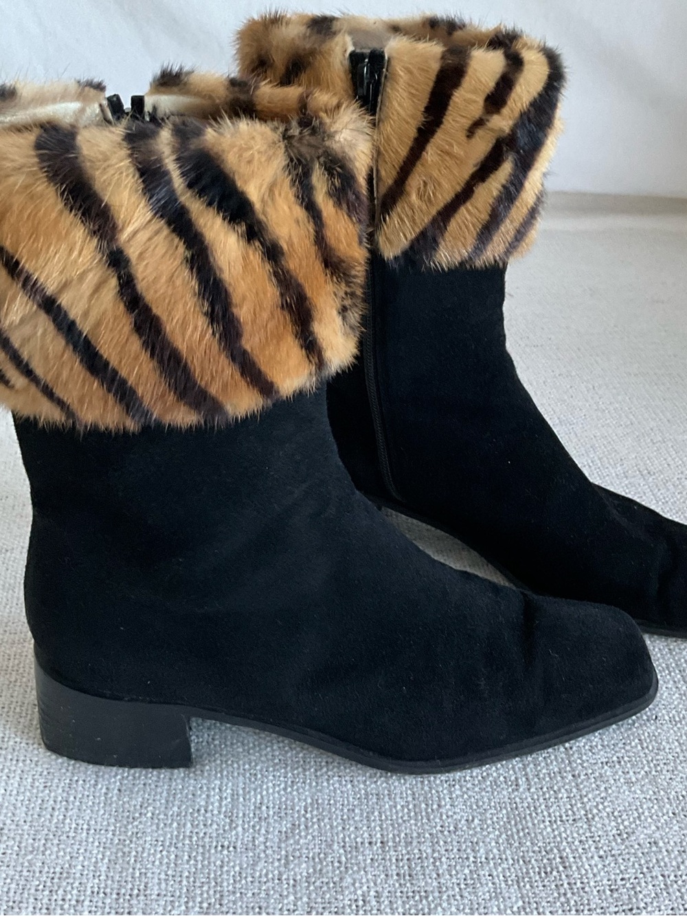 Vintage Stuart Weitzman Black Suede Tiger Print Cuff Boots 8.5 B - Picture 2 of 9